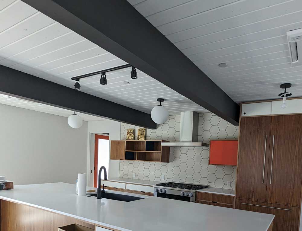 Geometrically designed EICHLER kitchen